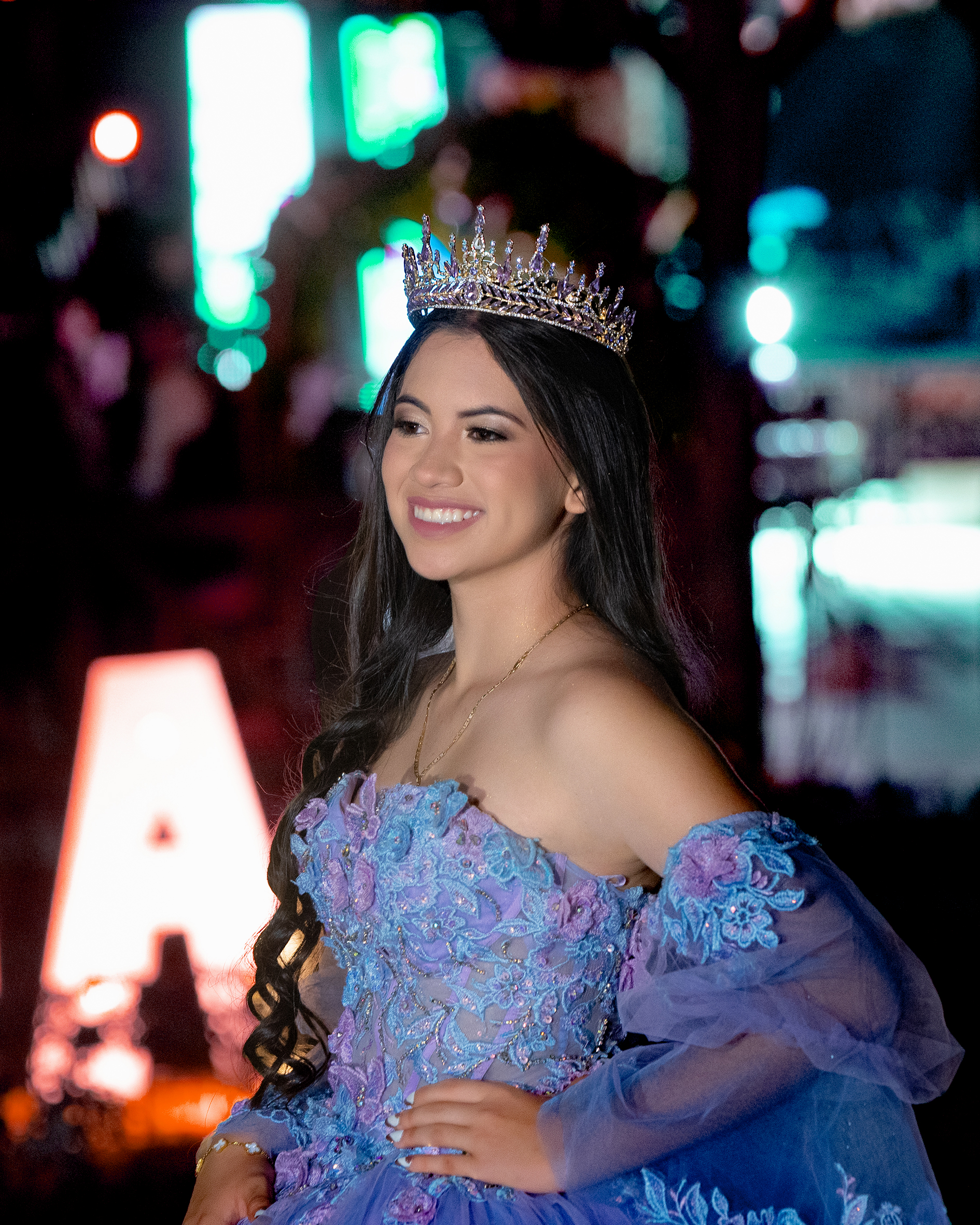 Abrazos y sonrisas de quinceañera